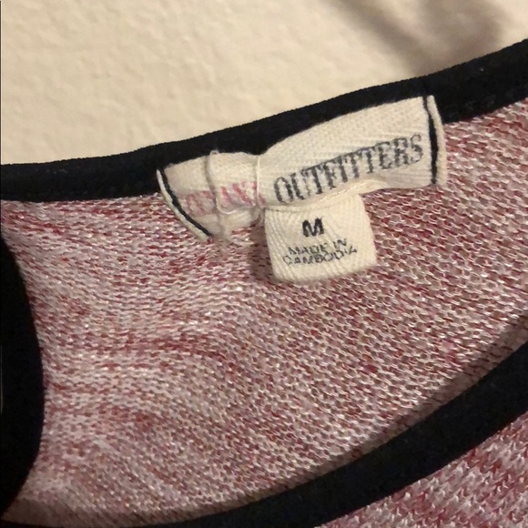 Red/white blend tee with black pocket and trim - Picture 3 of 4